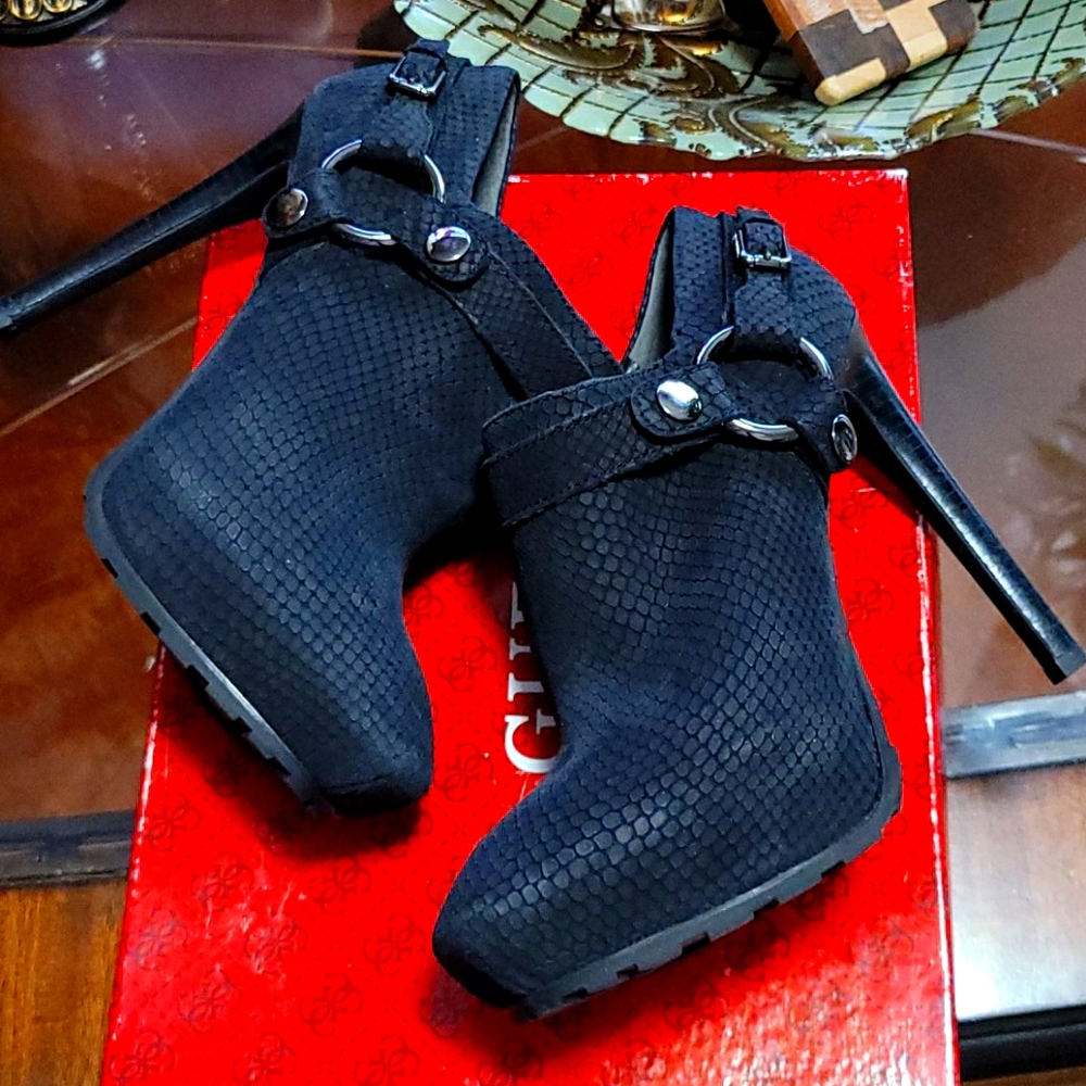 Guess boots